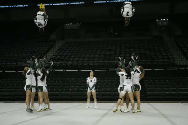 More UO stunt work with fliers and bases. 