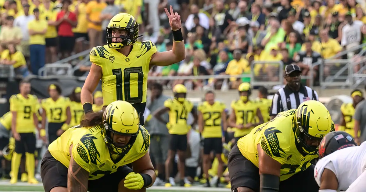 Bo Nix vs BYU, Oregon Ducks Football in Autzen Stadium - Eugene, OR