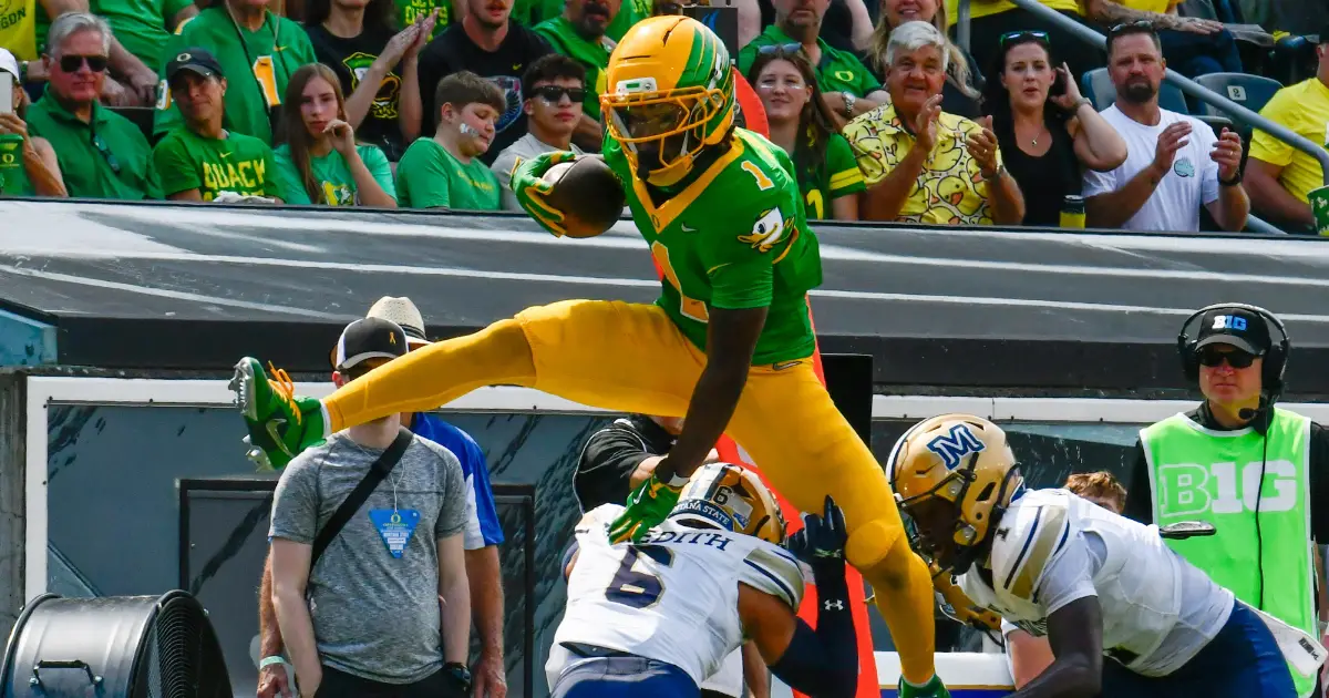 Oregon Football's Dakorien Moore vs Montana State - Week One of College Football - Oregon Football with FishDuck.com in Eugene, OR