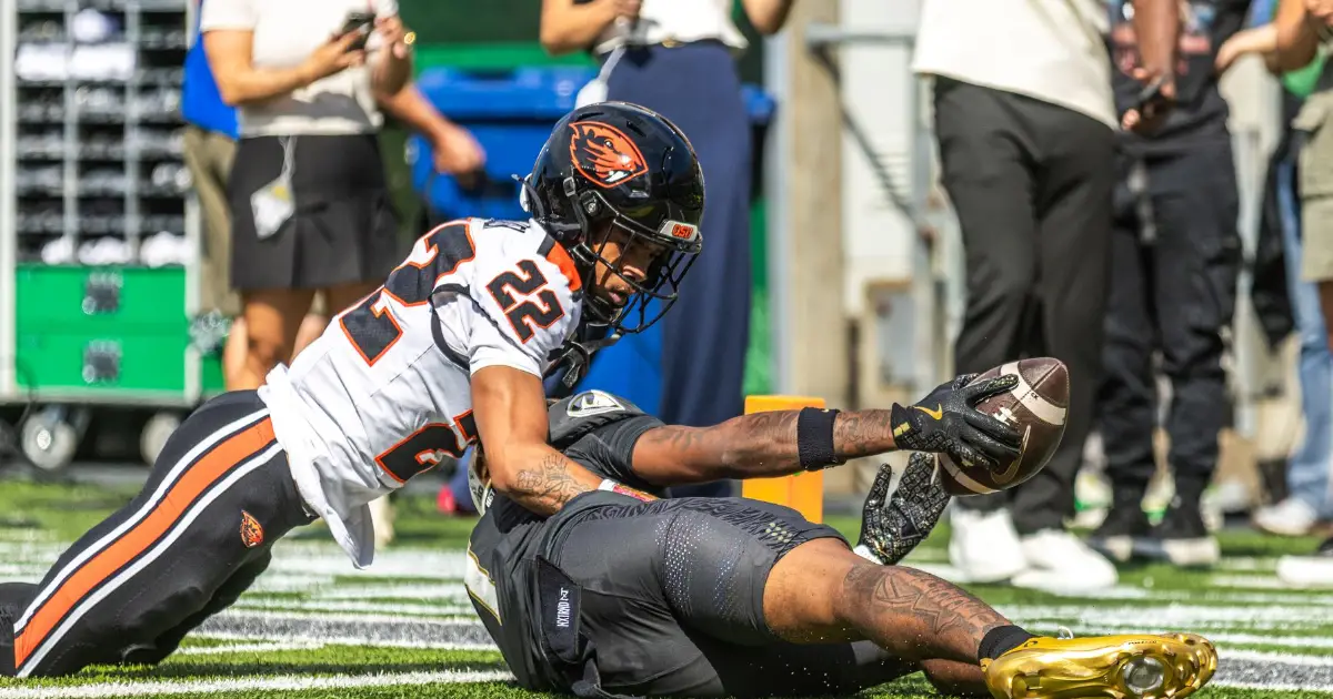 Oregon Football - Dakorien Moore scores vs Oregon State - FishDuck.com in Eugene,OR