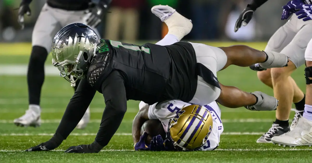 Oregon Football - FishDuck.com in Eugene, OR - Jordan Burch vs Washington Huskies